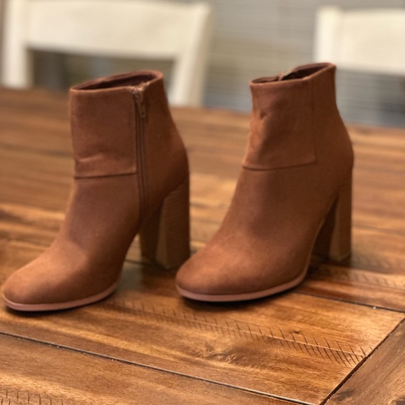 ASOS heeled ankle boot - Picture 2 of 3